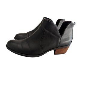 B.O.C Black Leather Ankle Booties Back Zipper Closure Size 9